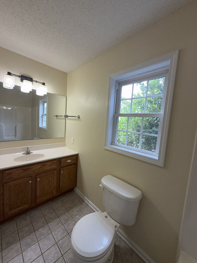 Building Photo - Three Bedroom Two and Half Full Bathroom R...