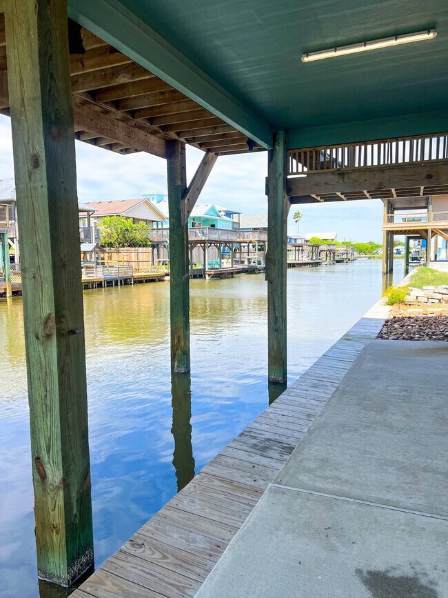 Building Photo - 4037 Summit Dr