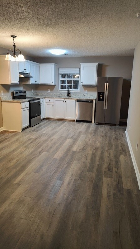 Building Photo - 108 Creekside Dr