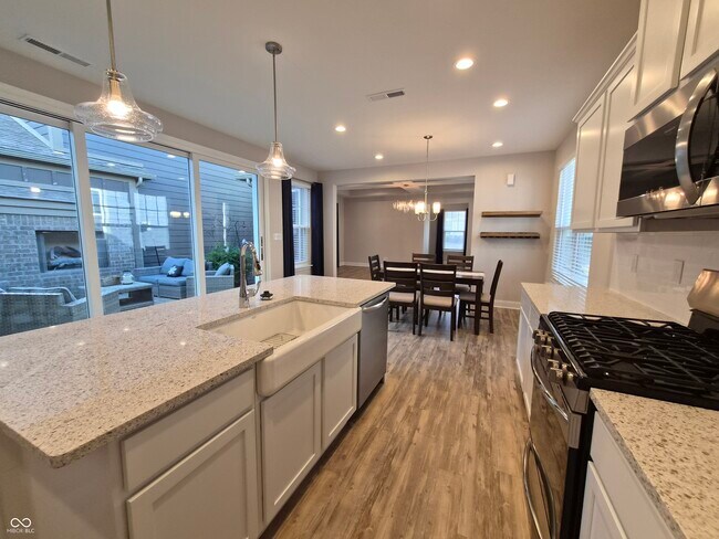 Building Photo - 14221 James Dean Dr