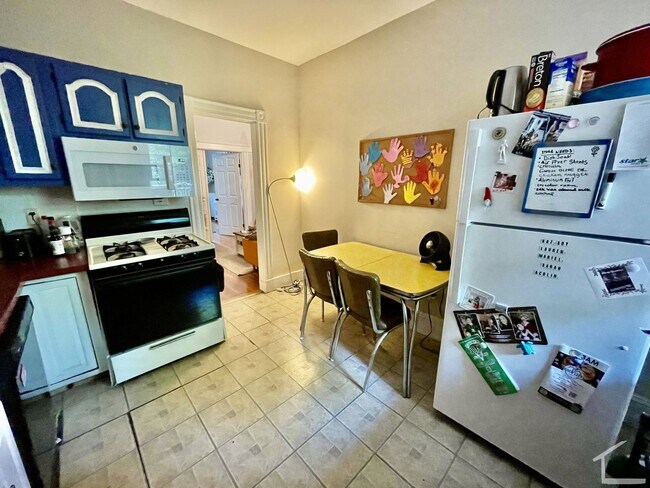 Building Photo - 15 Radcliffe Rd