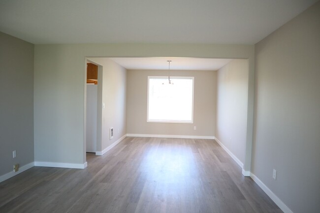 Building Photo - 9002 NE 92nd St