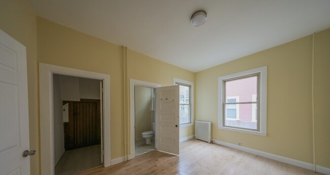 Building Photo - 22 Grand View Ave