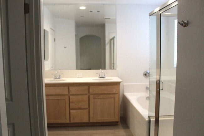 Building Photo - Brand New Home for Rent with Mother In Law Suite and Solar- Sydney Park