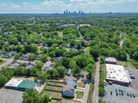 Building Photo - 223 Hoskins Ave Dr