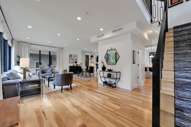 Building Photo - 528 Sagamore Ave