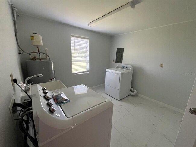 Building Photo - 4365 Wynkoop Cir