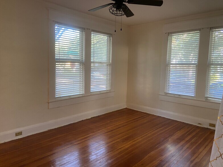 Spacious BR - fits king bed - 616 W Azeele St