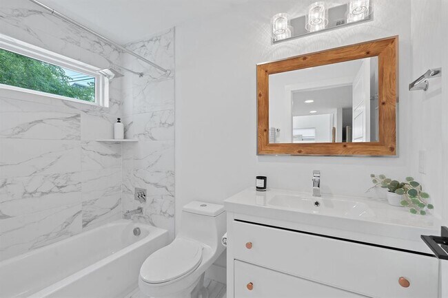 Building Photo - 402 W 55th St