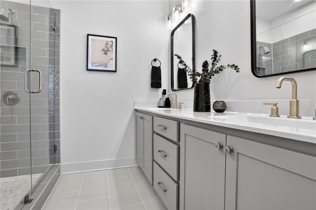 Building Photo - 1291 Longreen Ter NW