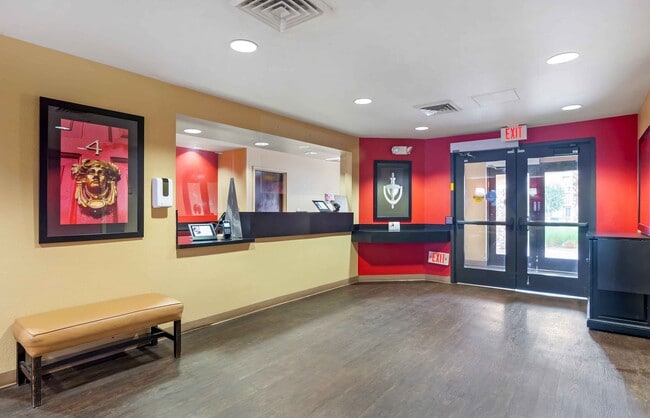 Building Photo - Furnished Studio-Palm Springs - Airport