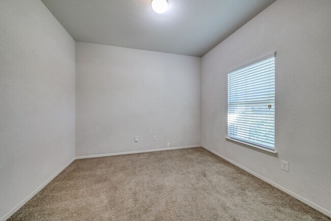 Building Photo - 3-BEDROOM HOME IN CROSSING AT WINDCREST