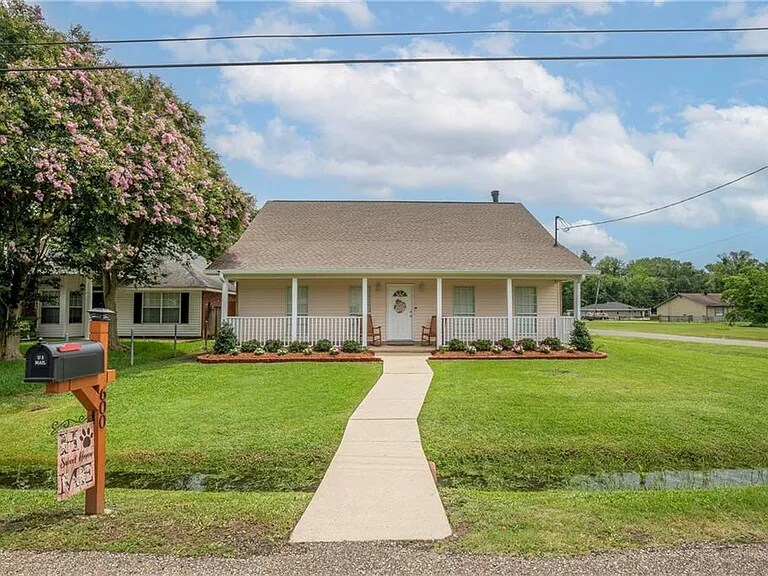 Primary Photo - 600 Gardenia St