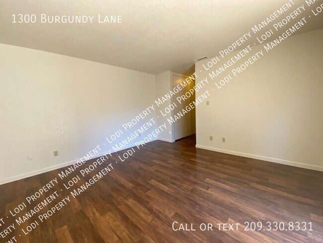 Building Photo - 1300 Burgundy Ln