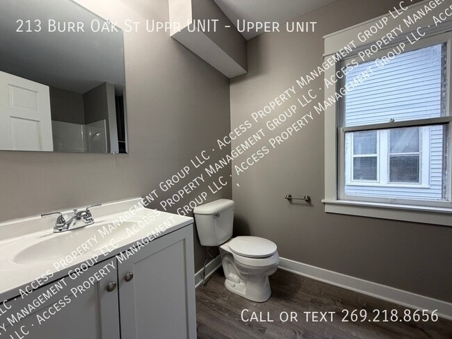 Building Photo - 213 Burr Oak St