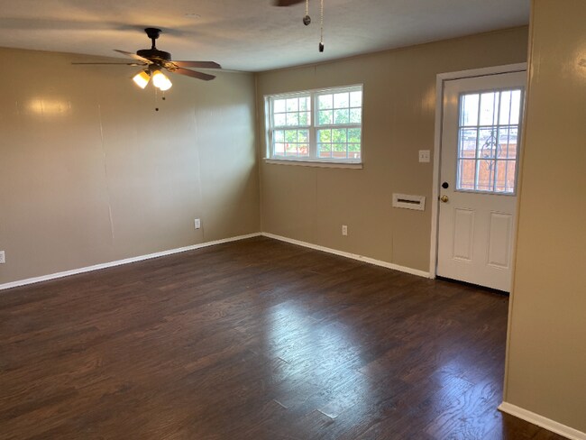 Building Photo - 1811 Bolivar St