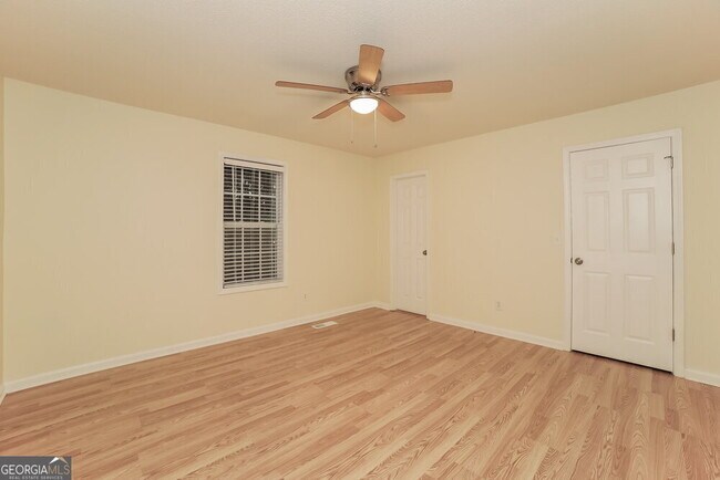 Building Photo - 757 Newport Dr