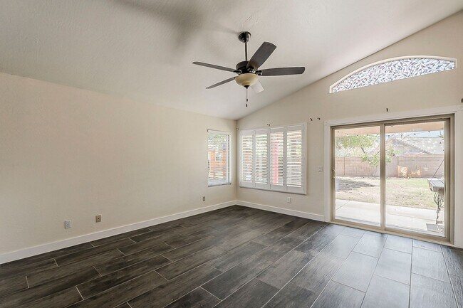 Building Photo - 4 bed, 2 bath home in Peoria