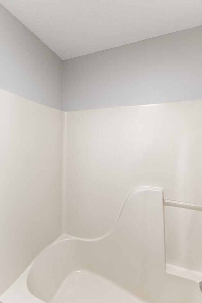 Building Photo - Stylish, Spacious & Updated! Don’t Miss Th...