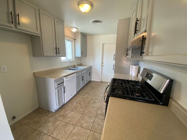 Building Photo - West Palmdale 4 bedroom