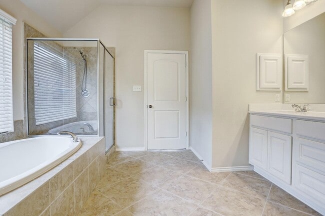 Building Photo - 26323 Crystal Cove Ln
