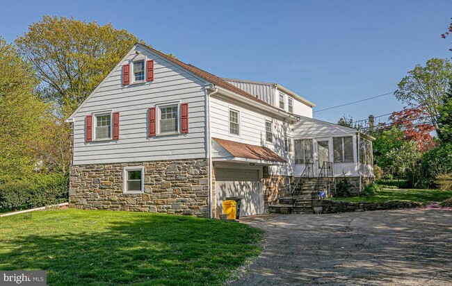 Building Photo - 526 Williams Rd