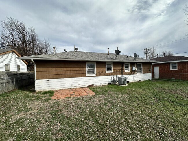 Building Photo - 4305 N Libby Ave