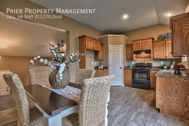 Building Photo - 524 N Walnut St