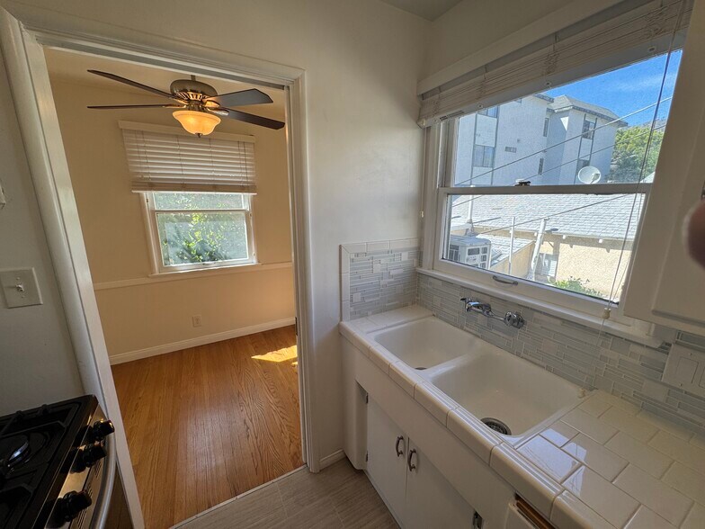 Cozy retro-modern kitchen - 554 E Cypress Ave