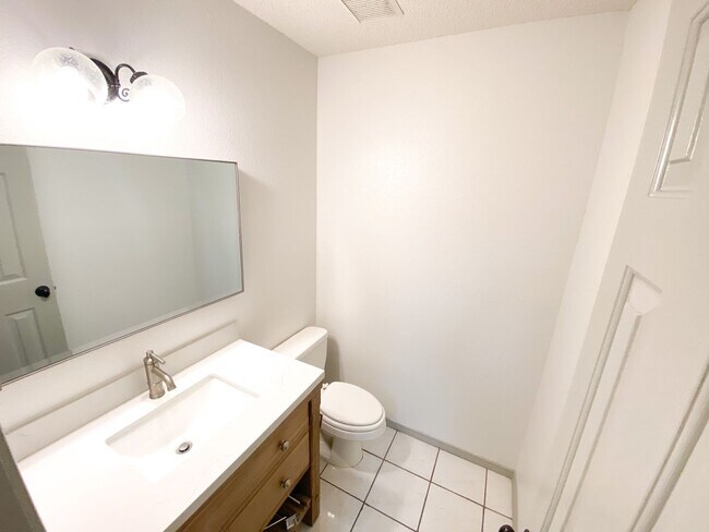 Building Photo - Perfect Fit, Perfect Home In McAllen!