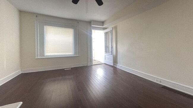 Building Photo - Newly Renovated 4BED 1.5BTH / Stainless Steel Appliances & Washer/Dryer Hookup!