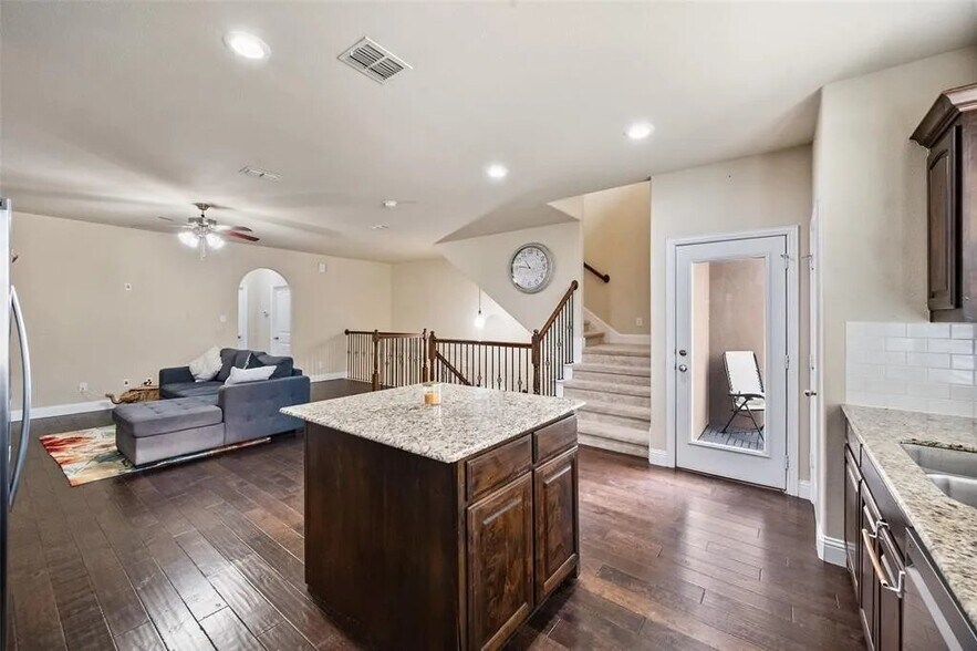 Building Photo - 2630 Villa Di Lago Dr