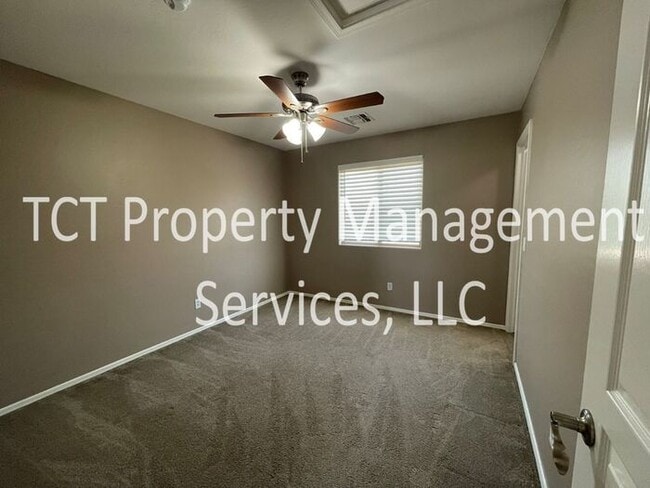 Building Photo - Updated 4 Bedroom on Corner Lot!