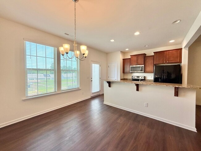 Building Photo - Excellent 3BD, 2.5BA Clayton Townhome Near...