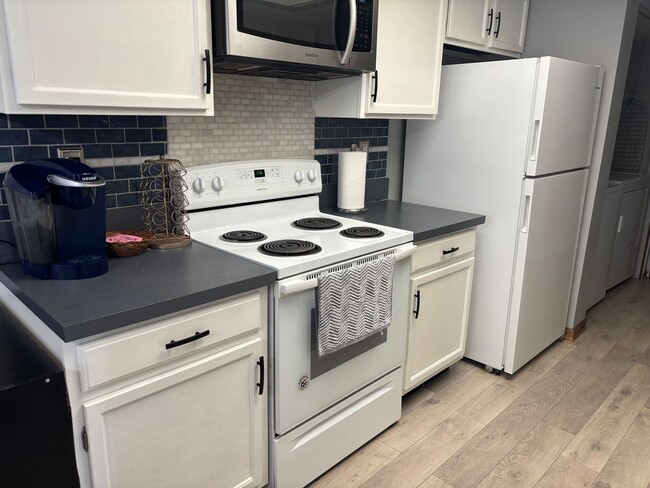 Building Photo - Charming Fully Furnished 2BR Condo in Fairborn