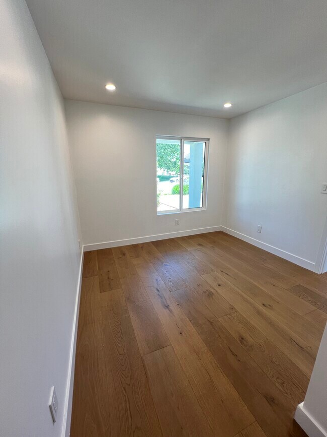 Building Photo - 1863 Burleson Ave