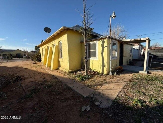 Building Photo - 1014 E 14th St