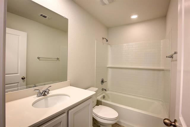 Building Photo - 424 Milverton Dr