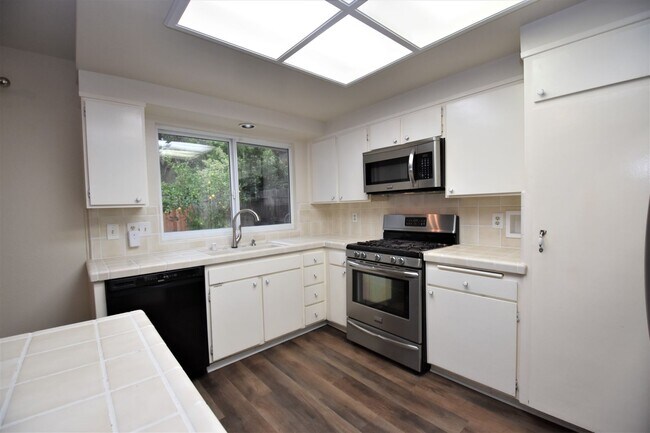 Building Photo - 3324 Lillard Dr