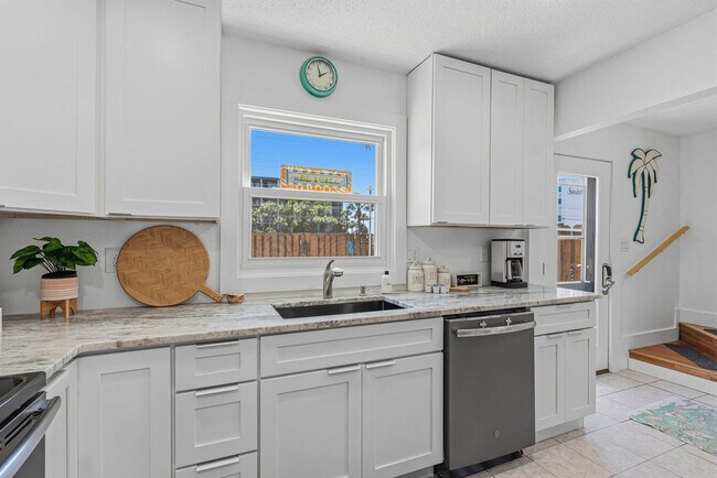 Building Photo - 356 Billfish Ave