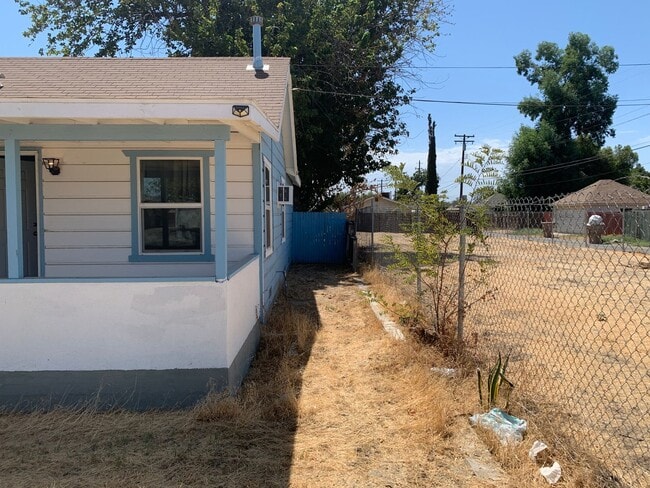 Building Photo - House