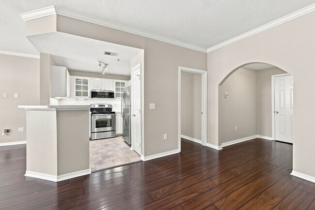 Building Photo - 501 Knights Run Ave