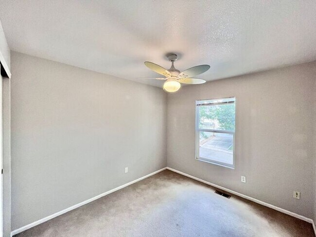Building Photo - NEW CARPET & PAINT! Beautiful 3 Bedroom 2 ...