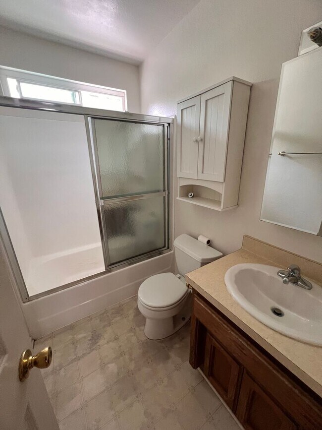 Building Photo - Newbury Park - Three bedroom, bonus room (could be 4th bedroom, 2.5 bathrooms