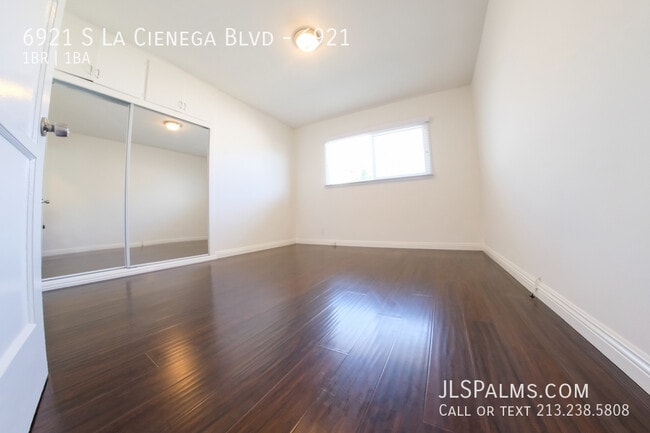 Building Photo - 6921 S La Cienega Blvd