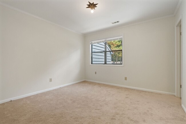 Building Photo - 3-Bedroom Townhouse in the Heart of Cary