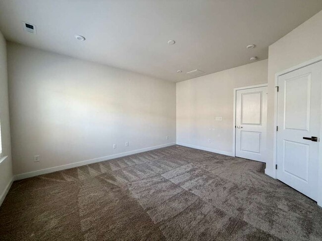 Building Photo - 216 Russell Br Ln