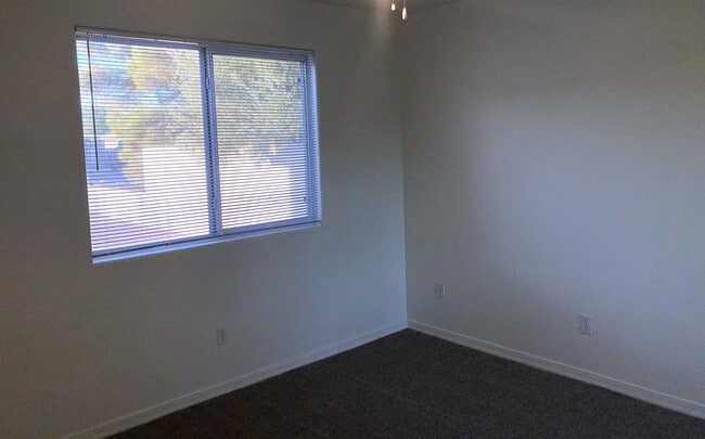 Building Photo - Charming 3+2 home in the heart of Kingman!