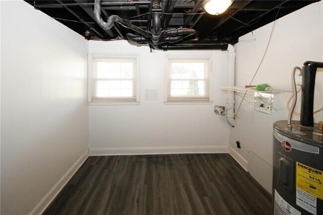 Building Photo - 1616 W Kellogg Cir