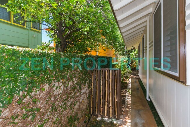 Building Photo - 3167 Charles St